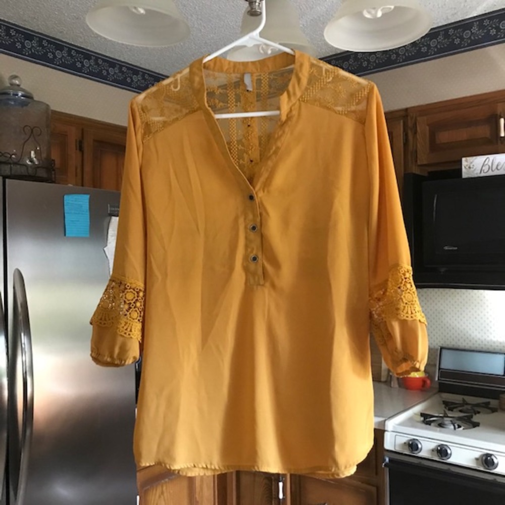 Md Mustard Blouse Lace Trim Back 3/4 Sleeve Vanity